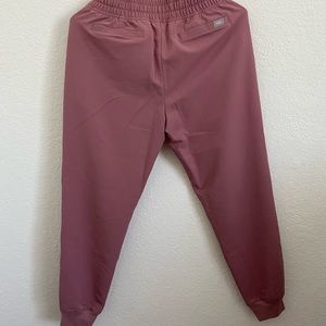 FIGS - women's Mineral Mauve Grenelle - Petite Jogger Scrub Pants - XS Petite